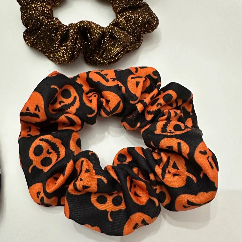 American Eagle Halloween Scrunchies 2-pack + Graphic Socks Black Orange One Size